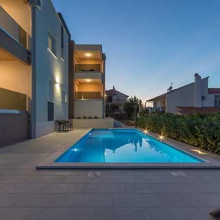 Piramida Apartman *