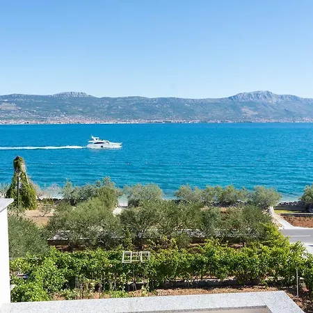 皮拉米达别墅 * 特罗吉尔