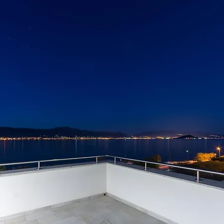 皮拉米达别墅 *