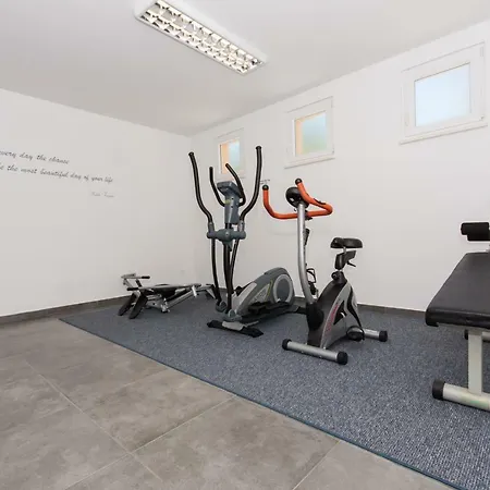 皮拉米达别墅 特罗吉尔