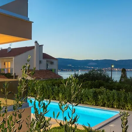 Lägenhet Piramida Trogir
