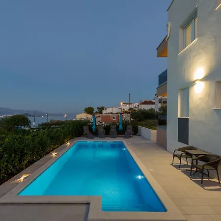 Piramida Lägenhet Trogir