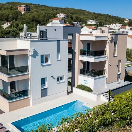 Piramida Lägenhet Trogir